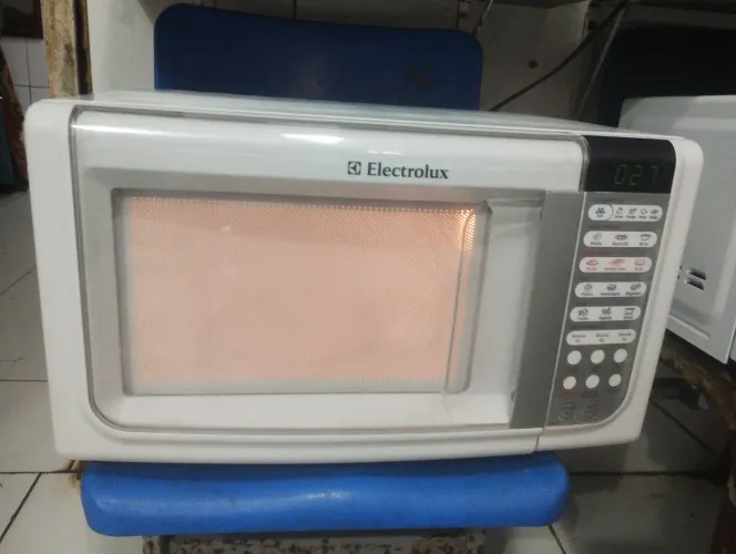 Microondas de 25 l pega tudo esquenta bem