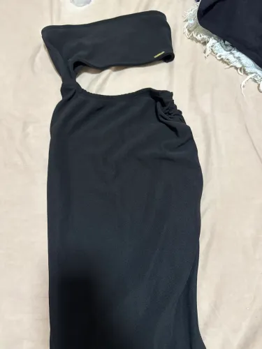 Vestido preto canelado