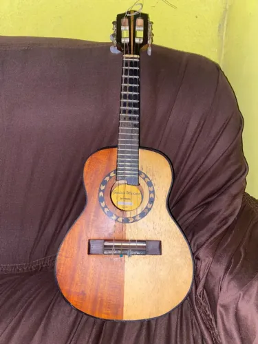 Pedaleira e cavaquinho 