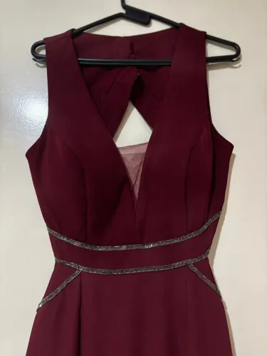 VENDO VESTIDO DE FESTA LONGO MARSALA/VINHO 42 R$230,00