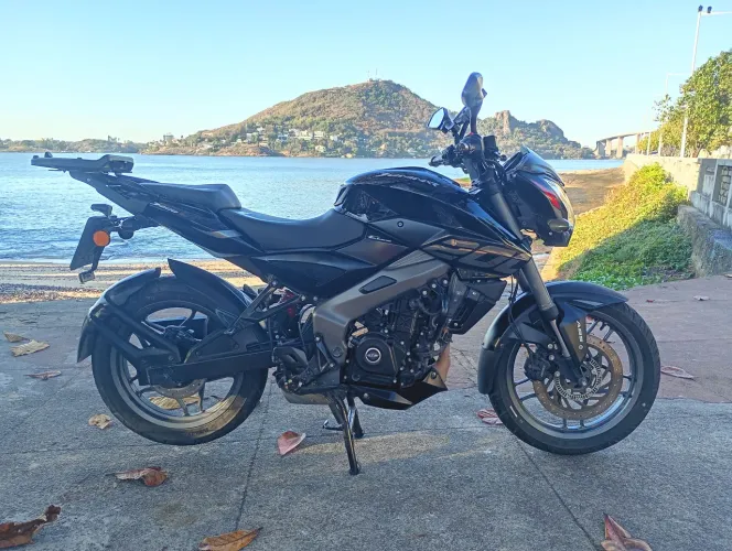 Bajaj Dominar 200cc