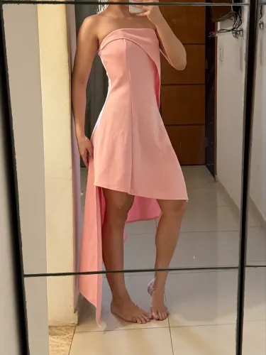 Vestido curto assimétrico