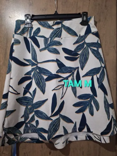 Saias tecidos e modelos variados