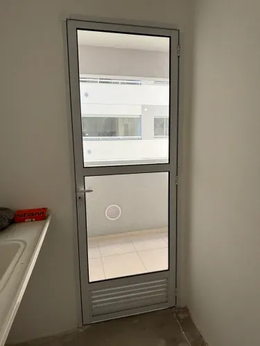 Porta para cozinha de alumínio