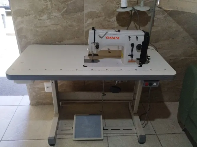 Máquina de costura sem industrial 