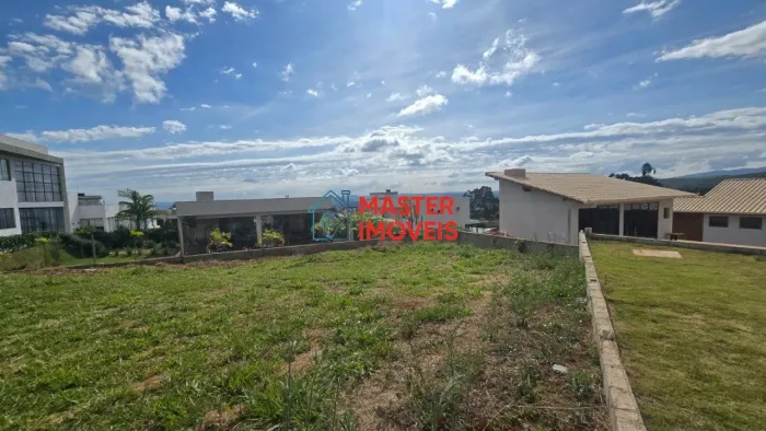 LOTE EM CONDOMÍNIO FECHADO.