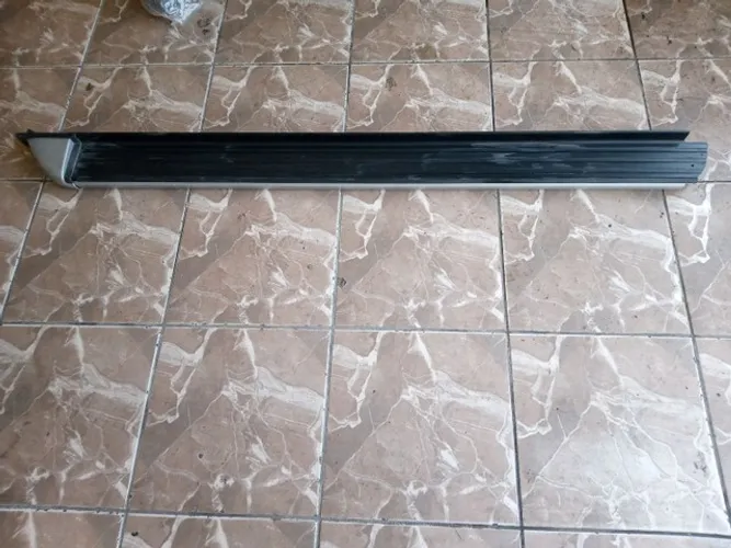Estribo lado esquerdo Nissan