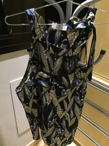 Blusa estimada sem mangas