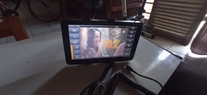 GPS Multilaser com tv . T7 Pol. Multimídia com entrada cartão fotos e vídeos . Completo