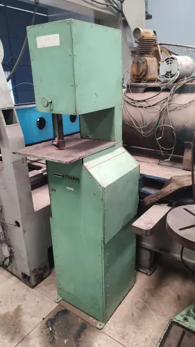Serra fita vertical 