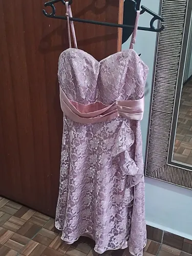 Vestido de renda rosa para festa