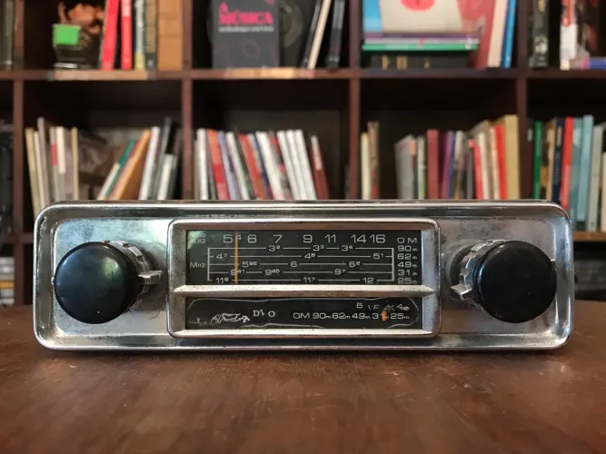 Antigo Rádio automotivo MotoRadio Sedan74 6 faixas