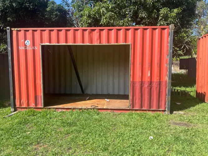 Contêiner marítimo adaptado para escritório em bh