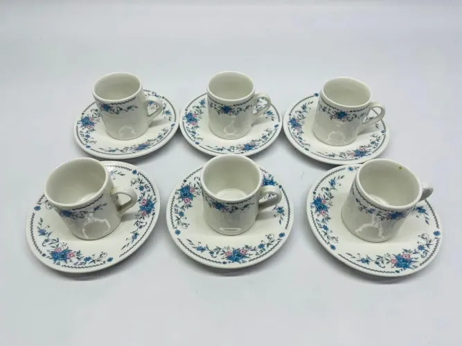 Lindo jogo de Xícaras de café em porcelana
