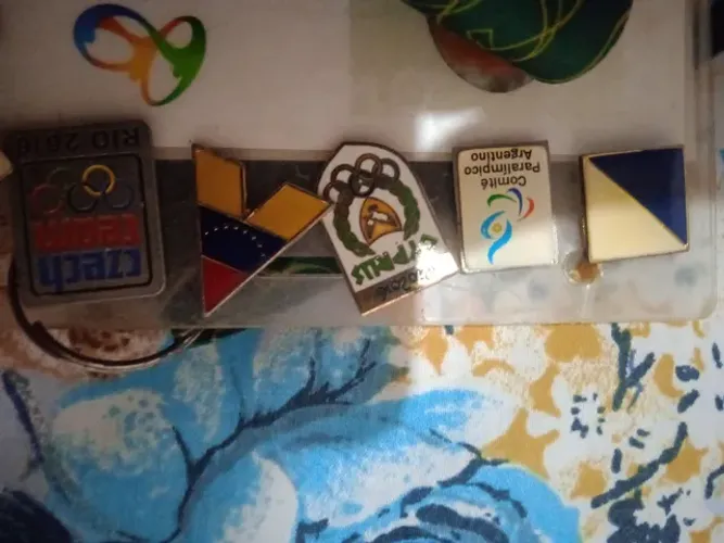 Vendo esses pins olimpíadas rio 2016
