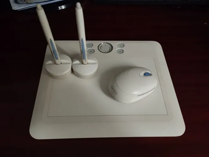 Mesa Wacom Bamboo Fun CTE-650 Usado