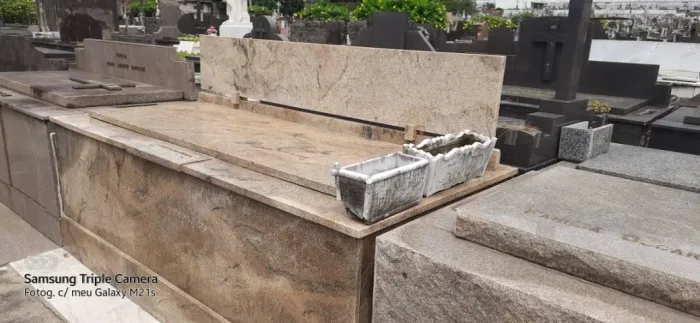 Jazigo Perpétuo muito bem localizado no São João Batista-RJ