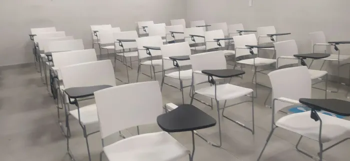 Cadeiras escolares plásticas slim