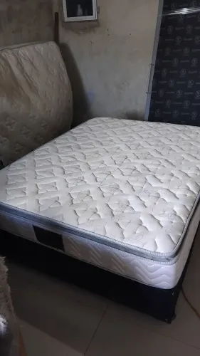 Cama casal ótimo estado