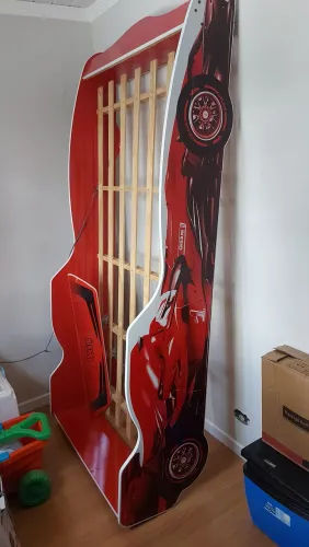 Vendo cama de menino modelo carro de corrida 