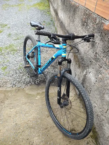 bicicleta aro 29 ? freio a disco ? quadro 19 ? pneus bons 