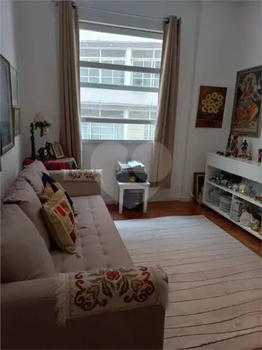 Apartamento à venda com 1 quarto no condomínio do Edificio Eloina, Rio de Janeiro - RJ