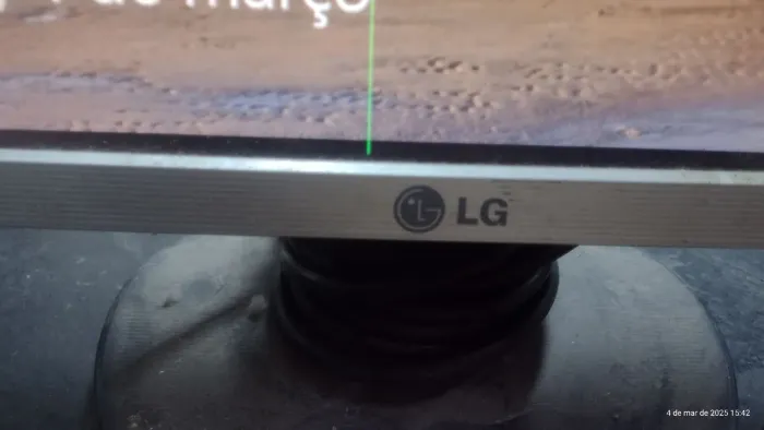 Vendo 1- monitor e cabo $30,00