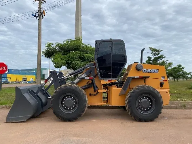Pa carregadeira Case W20 ano 2013