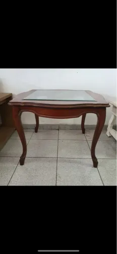 Mesa de Centro Clássica com Tampo de Vidro 