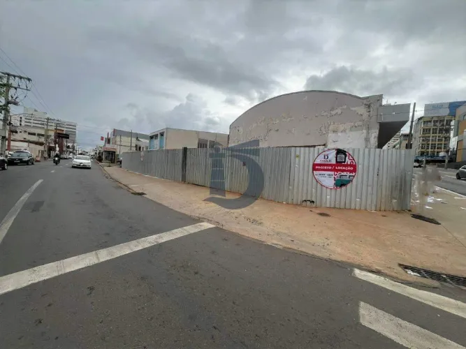 Imóvel Comercial para Desenvolvimento de Projeto para Aluguel  Centro