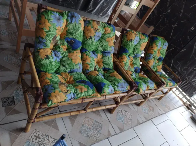 Conjunto de cadeira de varanda e área com Almofadas Floridas -NOVOS