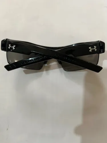 ÓCULOS EXCLUSIVO UNDER ARMOUR DE SOL PARA ESPORTES OU PASSEIO SEM ARRANHÕES NAS LENTES