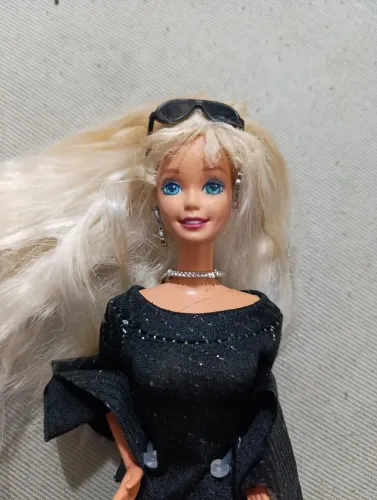 Boneca Barbie Mattel Vintage Winter Velvet Avon Exclusivo Datado 1995