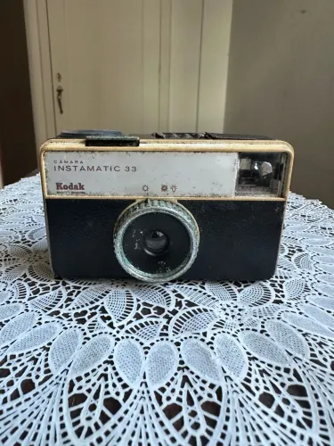 Câmera Kodak Instamatic 33 Antiga - Vintage com Estojo Original