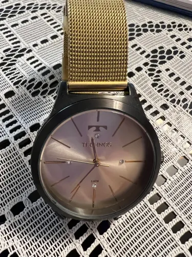 Relógio Technos Dourado - Elegância e Estilo