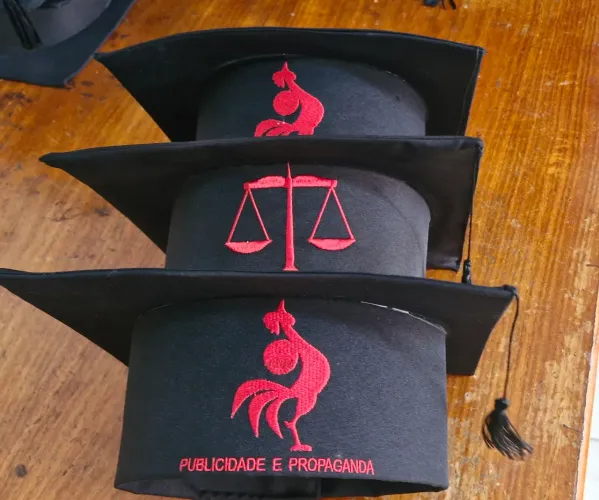 Capelos de formatura ? 