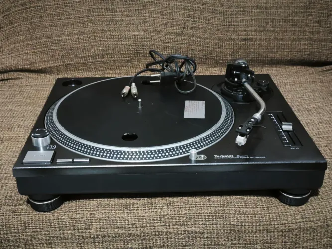 Toca-discos Technics SL-1200MK2