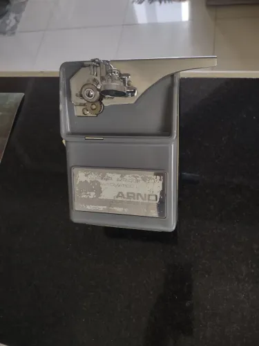 Relíquia - Abridor de Latas e Afiador de facas e Tesouras Arno Automático - anos 80