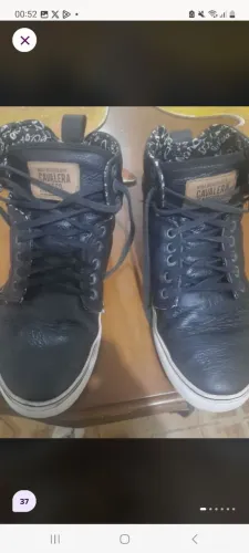 Tenis cano médio de couro legitimo