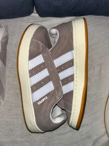 Tênis adidas premium 