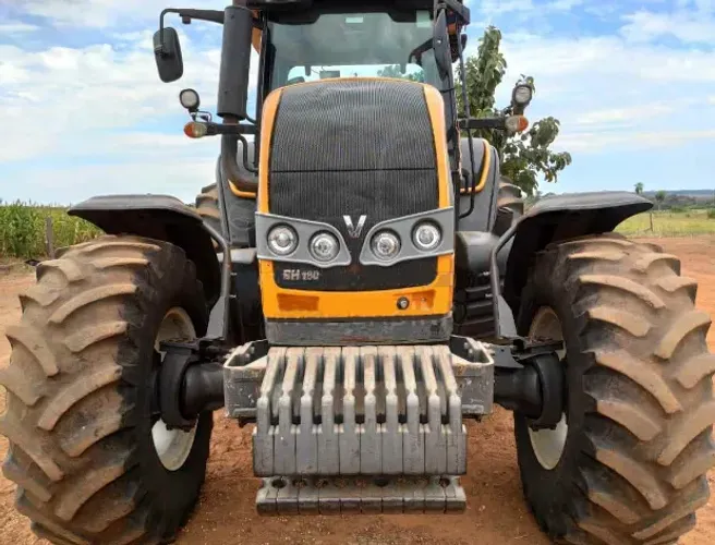 Trator Valtra BH 180 2016.
