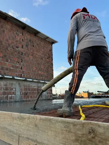 Concreto usinado e bomba