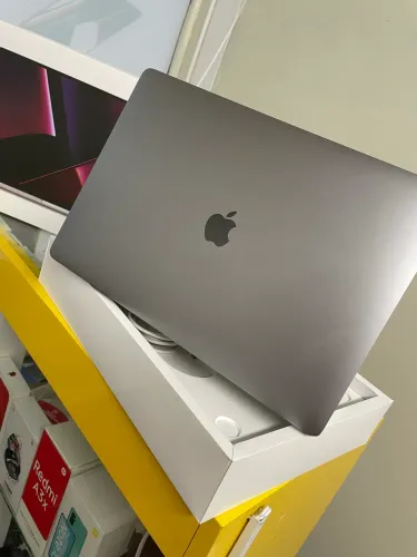 MacBook Pro (Intel Core i7)グレー　256GB MacBook Pro (Intel Core i7)グレー 256GB スマホ・タブレット