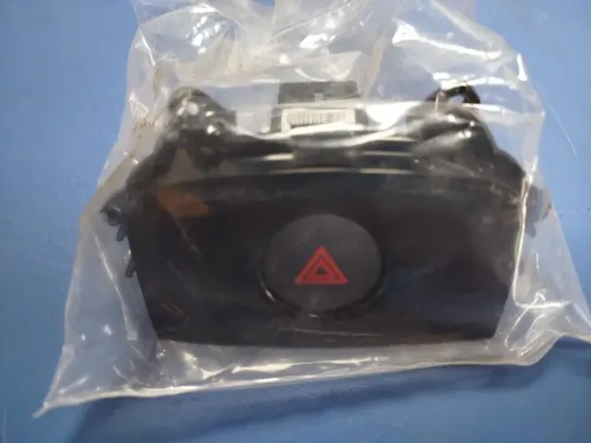 Interruptor Pisca Alerta KIA FORTE
