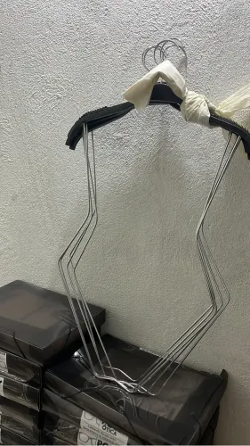 Cabide Expositor em Formato de Corpo Feminino - Prata