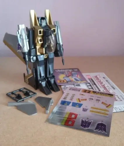Transformers G1 E-hobby BLACK STARSCREAM