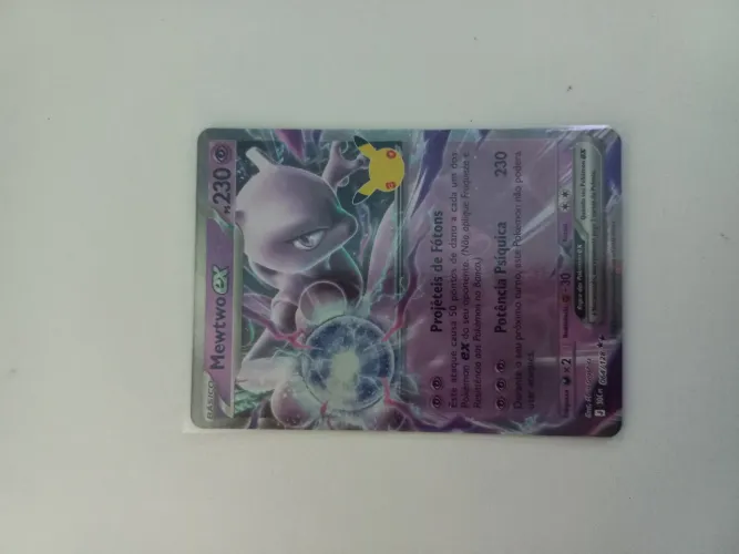 Carta pokemon Mewtwo ex (064/128) edição 30 anos