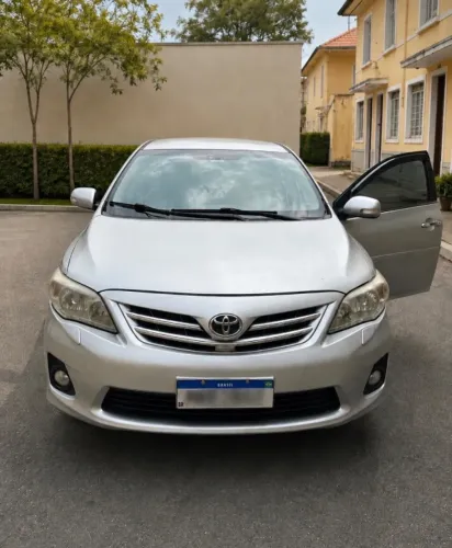 Toyota Corolla Altis 2.0 Flex 16V Aut. 2013