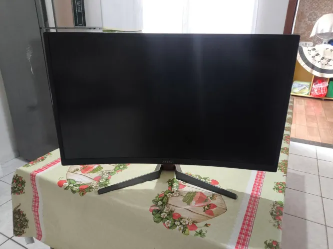 Monitor Gamer MSI Optix G27C2 27" Curvo 144Hz 1ms Full HD - Excelente Estado