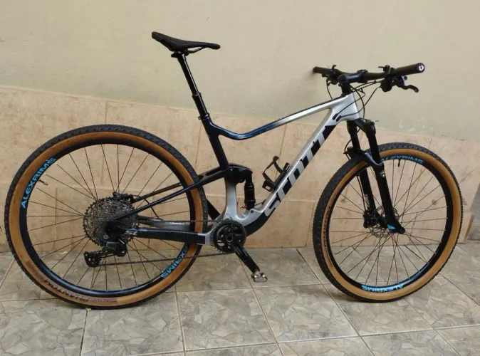 Bike full carbon (QUADRO BXT TAMANHO L=19)